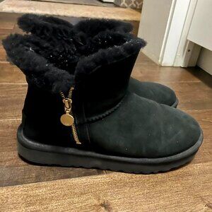 UGG Australia Bailey Mini Zip Women's Size 10 Black Shearling Short Boots